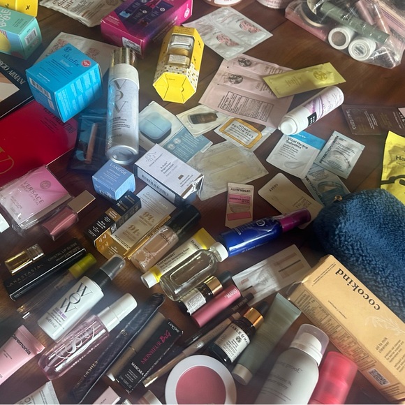 Makeup Mystery Bundle - Picture 12 of 15